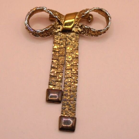VTG 1980's Gold Tone Nugget Dangle Bow Brooch - Picture 1 of 2